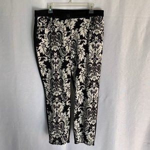CHICO'S Damask Print Front Solid Back Stretch Ankle Jeans